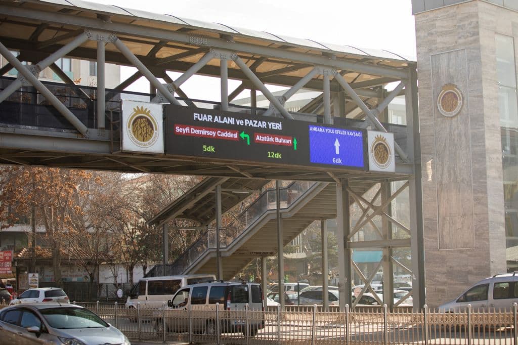 AFYON´DA TRAFİKTE AKILLI YÖNLENDİRME UYGULAMASI BAŞLADI